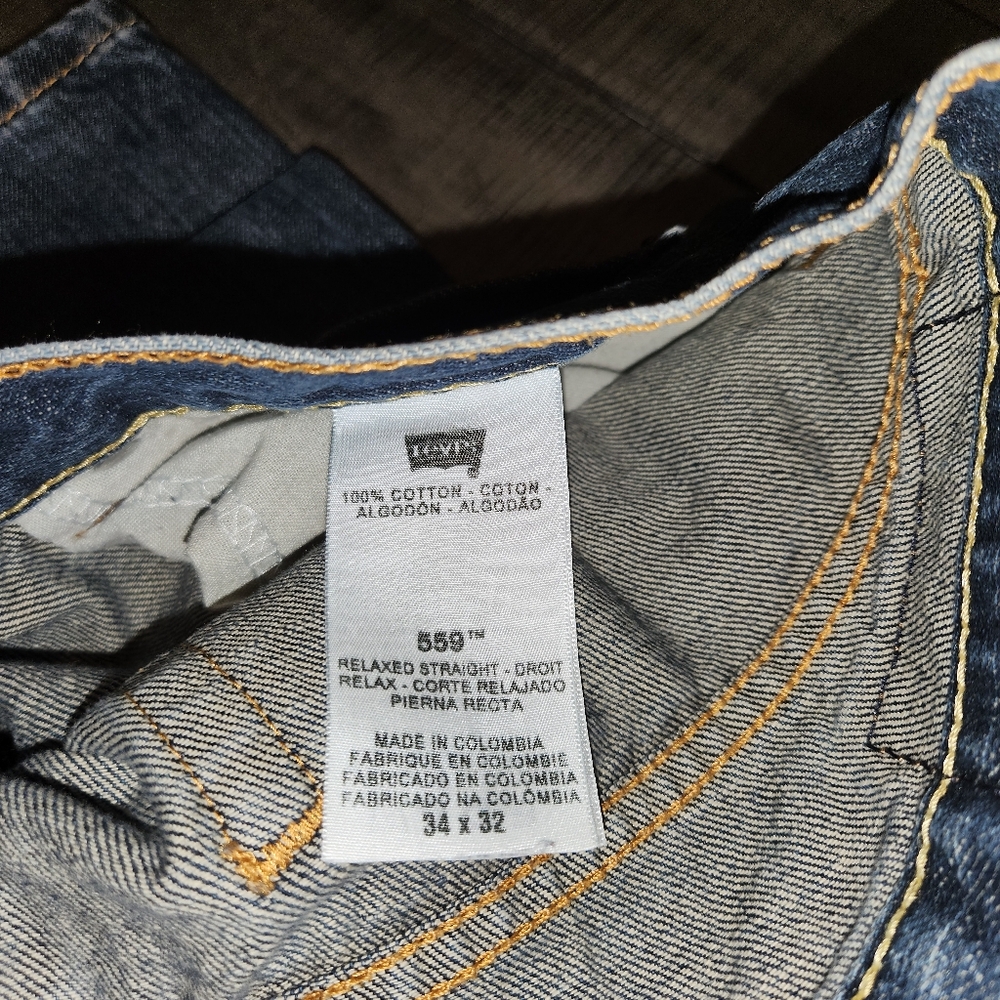 Levi's Classic Blue Denim Jeans - Picture 7 of 9